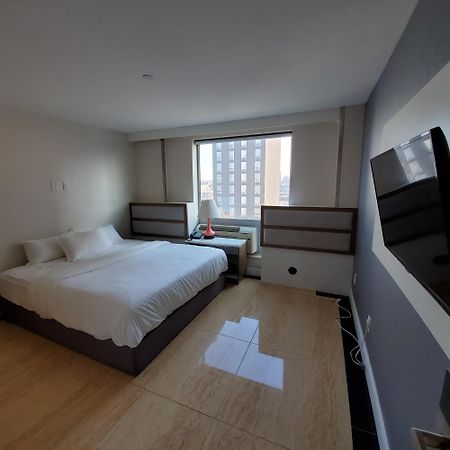 ניו יורק Mayfair Inn And Suites מראה חיצוני תמונה